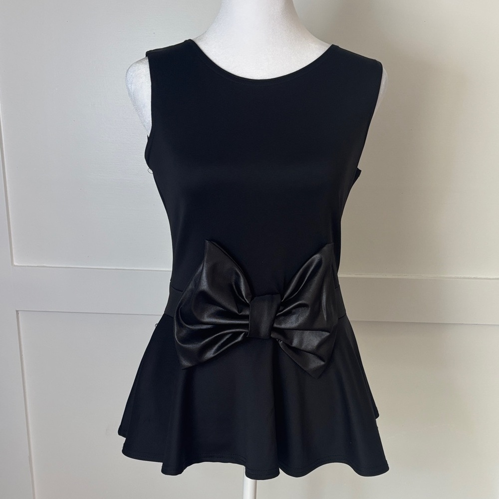 Elegant Black Sleeveless Top with Bow size XS